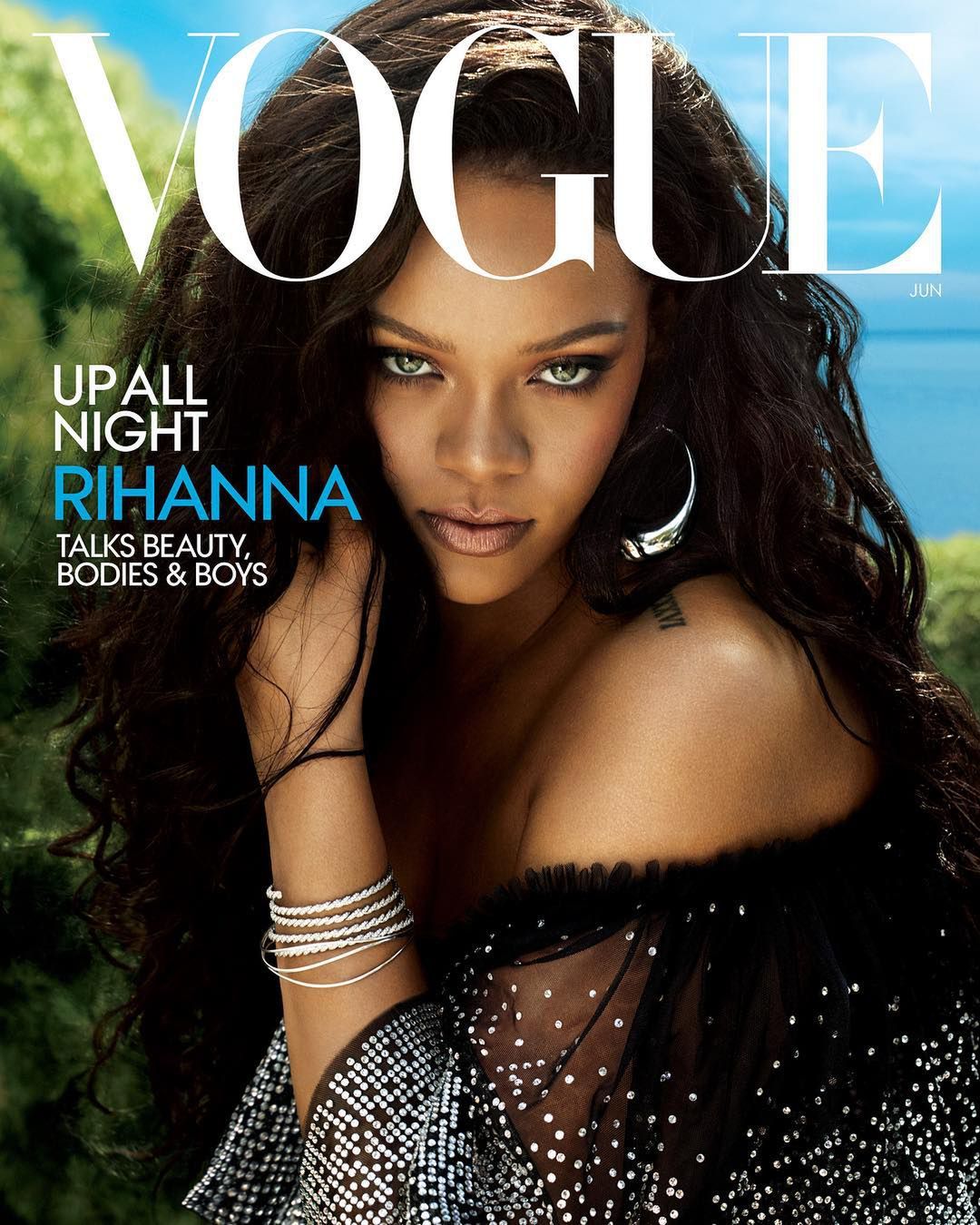 Rihanna pokazała jak robi swój makijaż