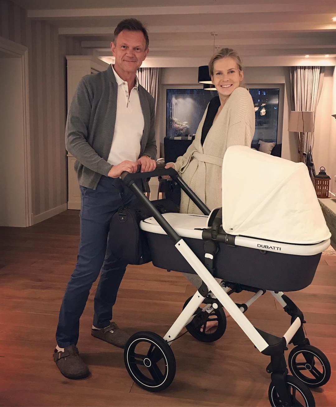 Edyta Pazura z Cezarym Pazura kupili wózek dla swojego dzidziusia
