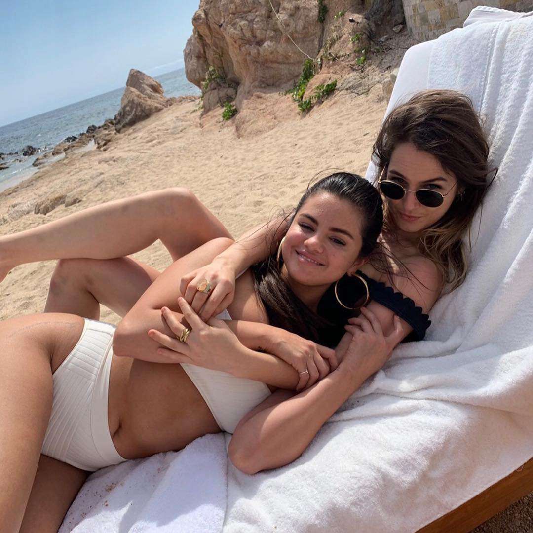 Selena Gomez z przyjaciółkami na plaży