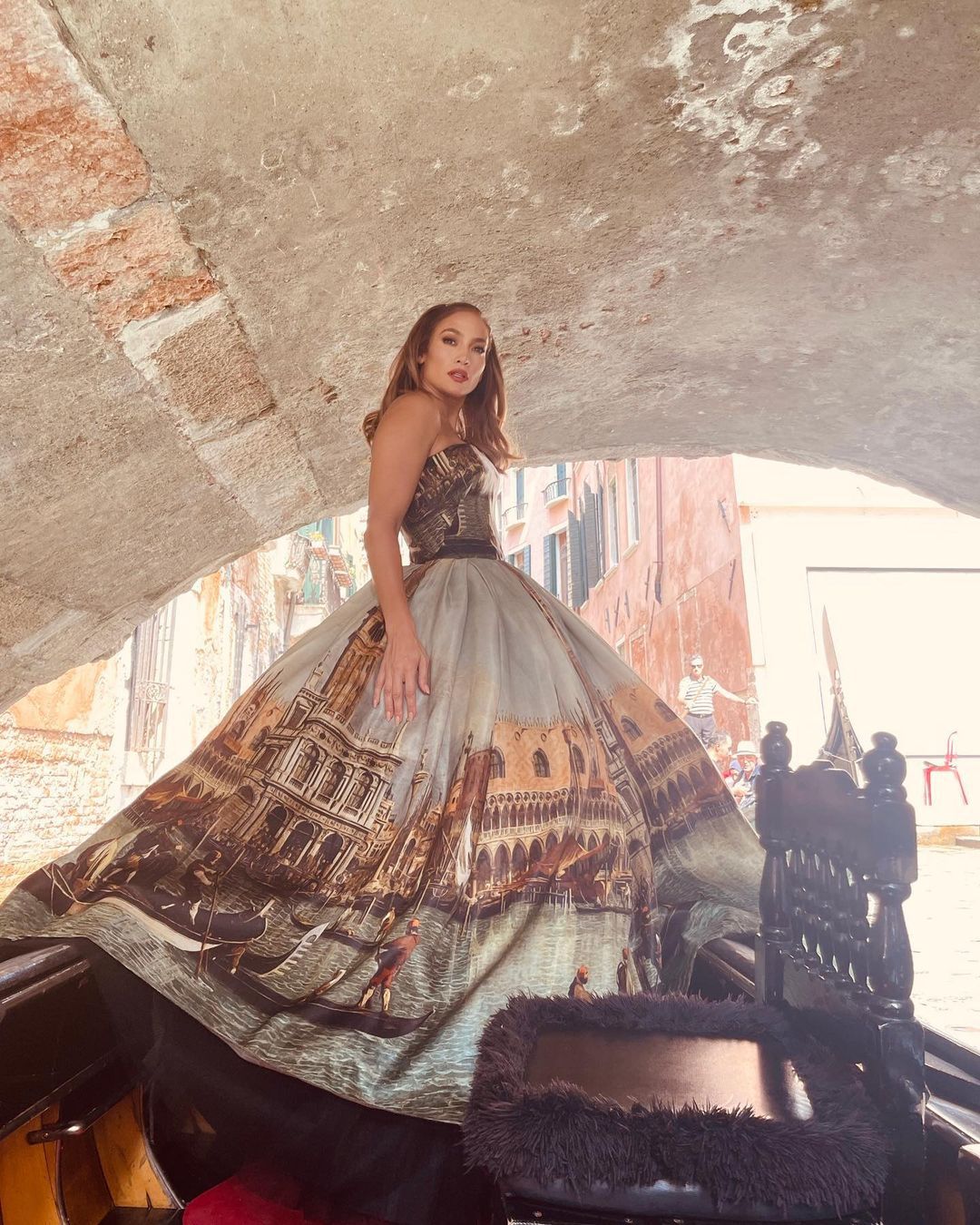 Jennifer Lopez w kreacji Dolce&Gabbana