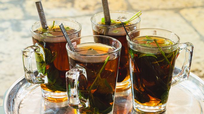 Dzięki tym napojom obniżysz poziom cukru i poprawisz glikemię. Pij codziennie