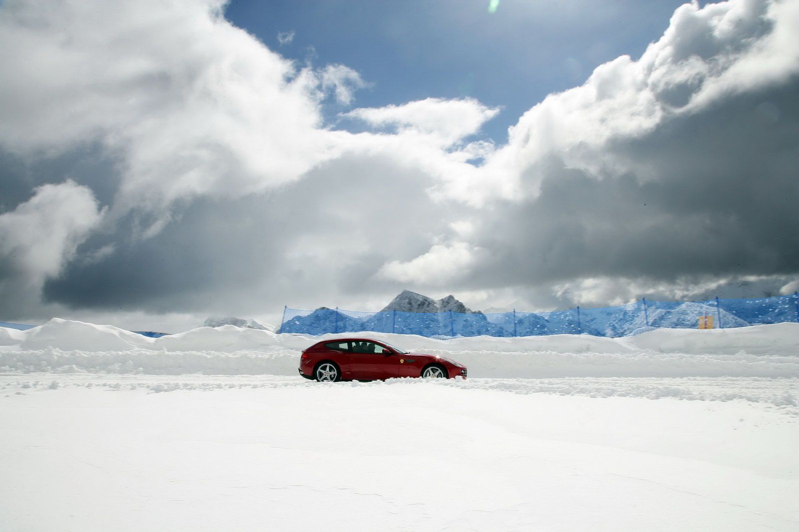 Nowa sesja zdjęciowa Ferrari FF [galeria] 19