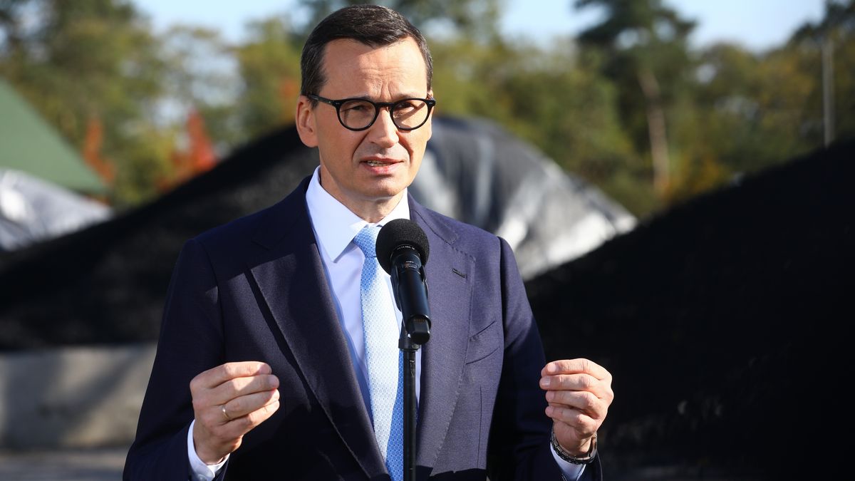 Mateusz Morawiecki
Otwock, 13.10.2022. Premier Mateusz Morawiecki podczas konferencji prasowej w Otwocku, 13 bm. W Otwocku odby�o si� spotkanie premiera Mateusza Morawieckiego z samorz�dowcami; tematem rozmowy by�y rozwi�zania dla gmin oraz dla mieszka�c�w w kwestii dystrybucji w�gla. (mr) PAP/Rafa� Guz
Rafa� Guz
dystrybucja, dystrybucji, polityk, polityka, rozwi�zania dla gmin, spotkanie, wegla, w�giel, wizyta, inflacja, kryzys, PiS, samorz�d, samorz�dowcy, ha�dy w�gla