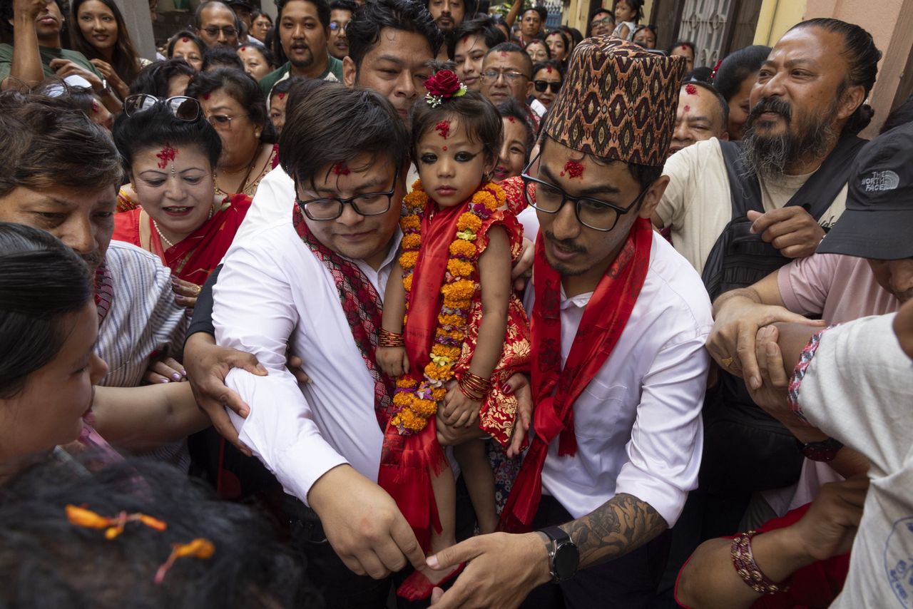 Nowa Kumari wybrana. Dwulatka została boginią Nepalu