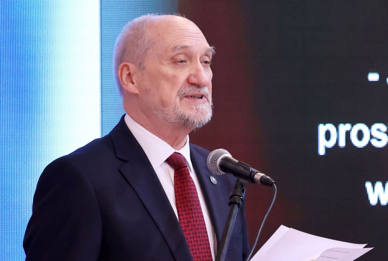 Macierewicz: podkomisja ustaliła, że u większości ofiar występują obrażenia będące wynikiem eksplozji