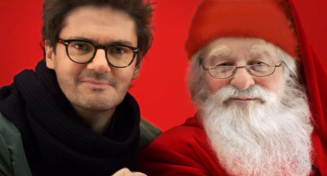 Kuba Wojewódzki rywalizuje ze Świętym Mikołajem w reklamie Oranżady Hellena (wideo)