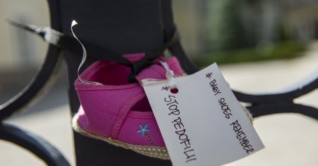 Pedofilia w Kościele. Prokuratura po dwóch miesiącach umarza śledztwo. Duchowni nie poniosą odpowiedzialności