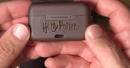Słuchawki z Hogwartu trafiły do Polski. Oto realme Buds T500 Pro Harry Potter Edition