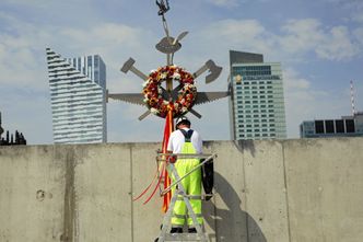 Impreza na budowie? "Taka jest polska tradycja"