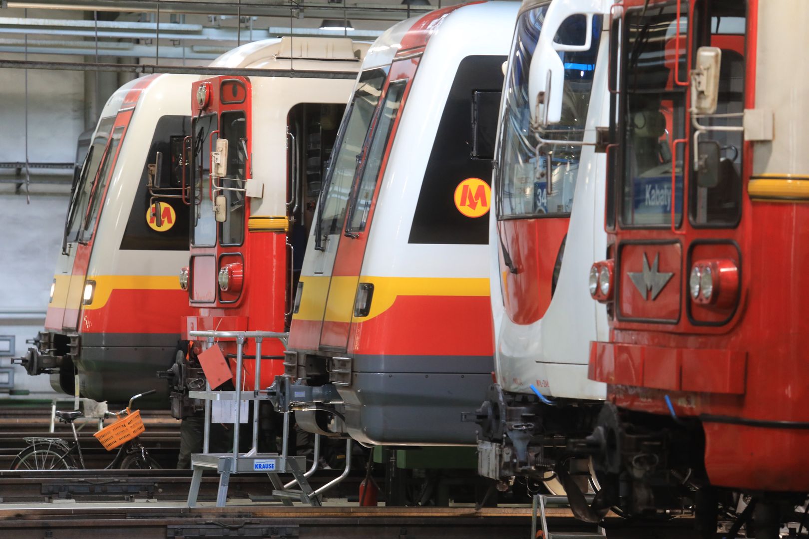 Zorganizowany atak na warszawskie metro. Poważne konsekwencje działań wandali