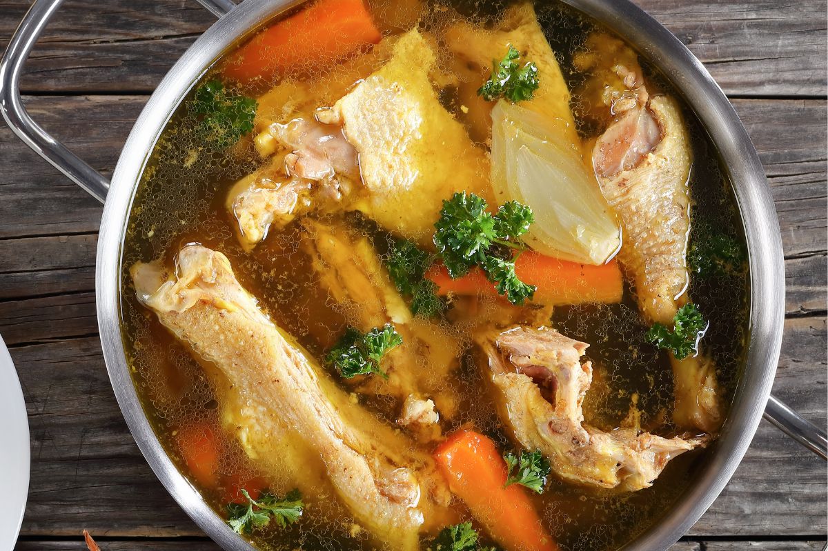 Dorzucam zamiast opalanej cebuli. Efekt ten sam, ale rosół jest znacznie zdrowszy