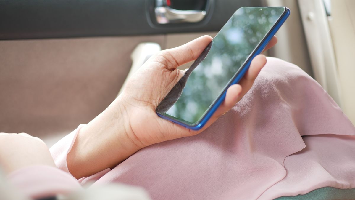 Wiadomość SMS. Telefon to często narzędzie pracy oszustów