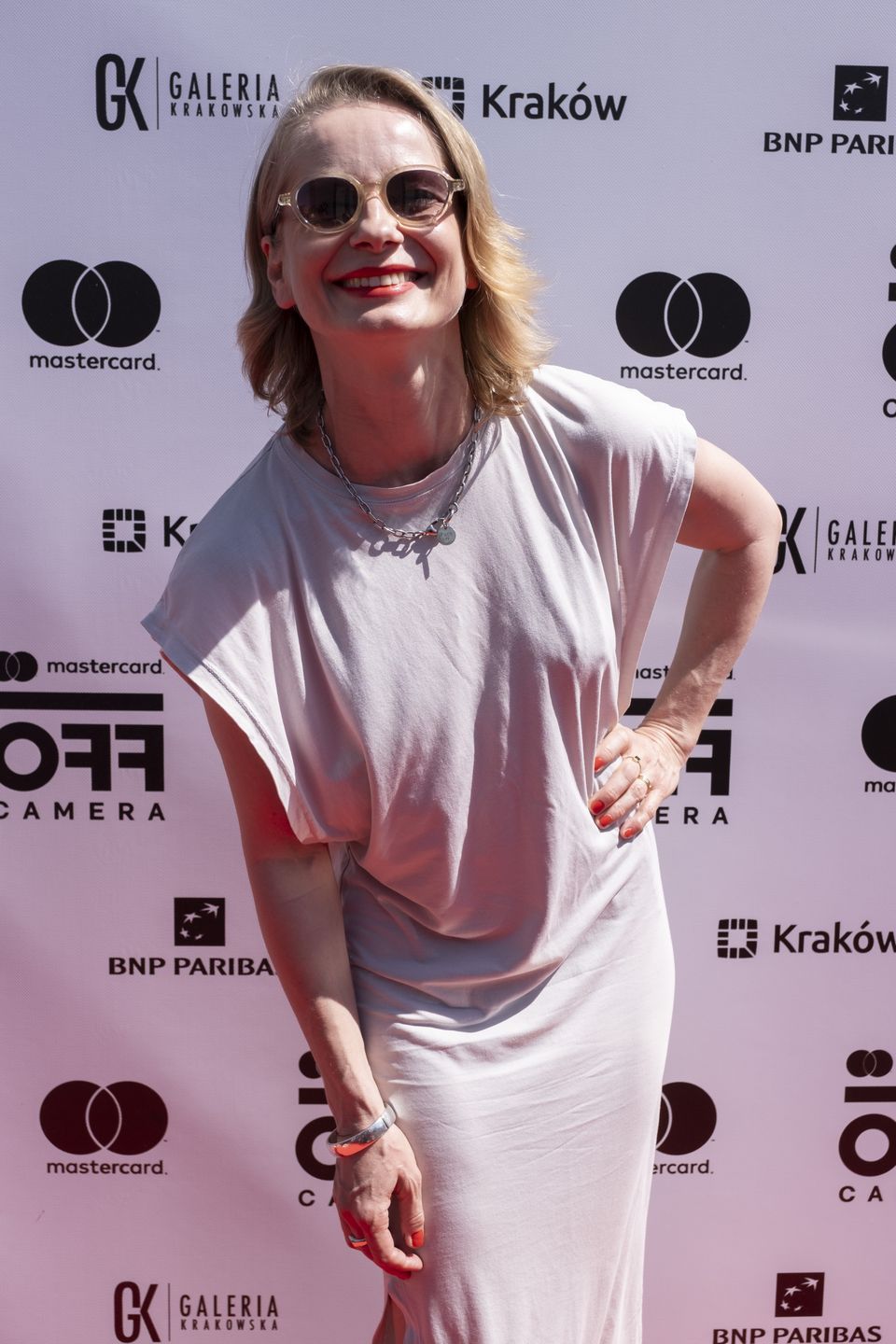 Magdalena Cielecka podbija festiwal Off Camera w białej sukience