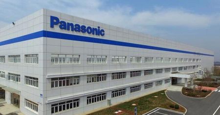 Panasonic musi przyśpieszyć z produkcją baterii. Firma planuje cztery nowe fabryki
