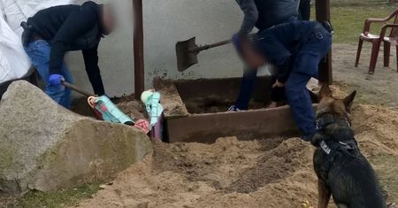 Zaczęli kopać w piaskownicy. Wstrząsające odkrycie w Łódzkiem