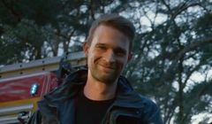 Strażak reklamuje Apap Extra jako „szybką ulgę w silny bólu” (wideo)