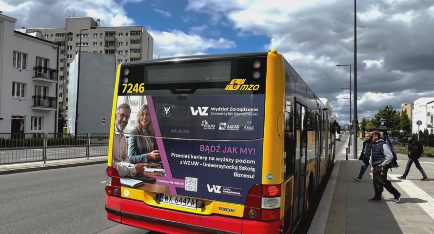 „Bądź jak my!” w reklamach Wydziału Zarządzania UW