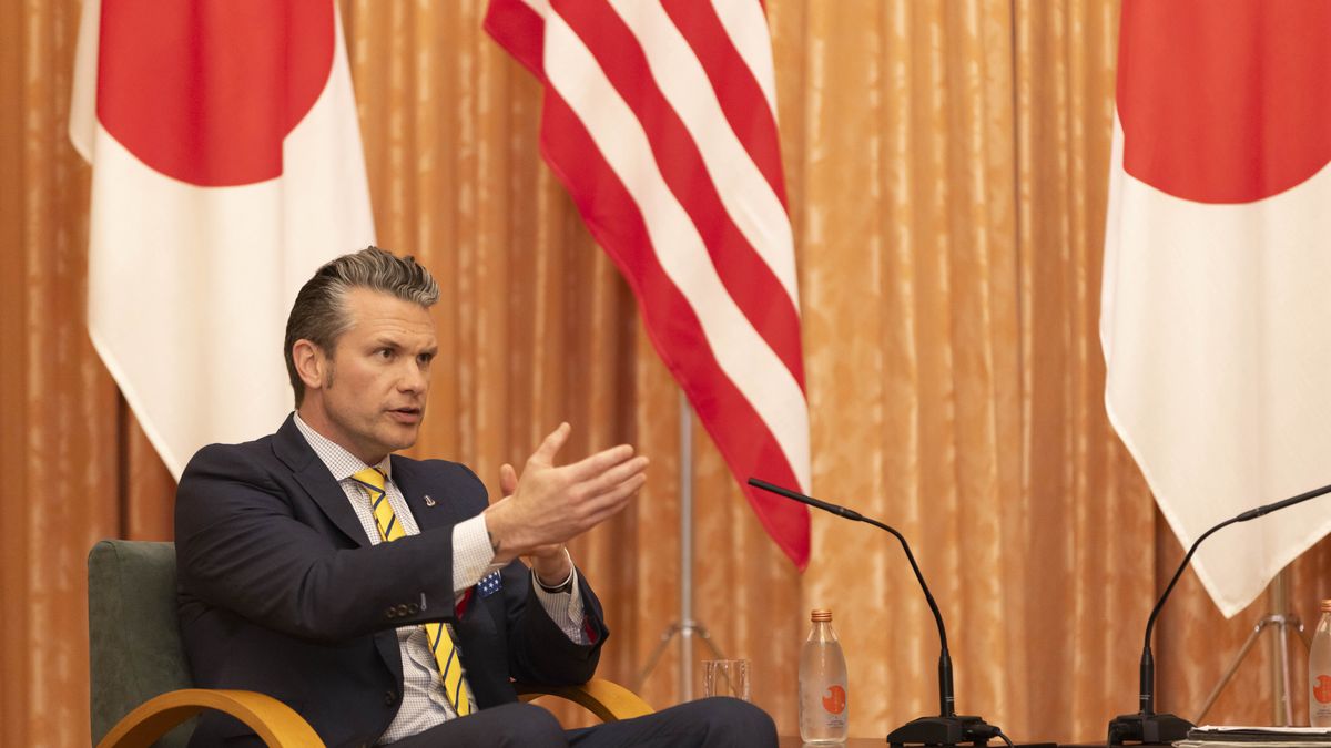 US Secretary of Defense Pete Hegseth speaks during a meeting with the Japanese prime minister, at the prime minister's office in Tokyo, Japan, 30 March 2025. EPA/STANISLAV KOGIKU / POOL Dostawca: PAP/EPA.