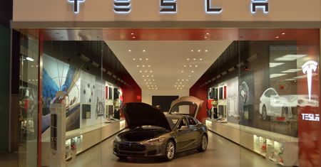 Tesla przekracza kolejne granice. Firma warta więcej niż kilku czołowych producentów aut razem wziętych