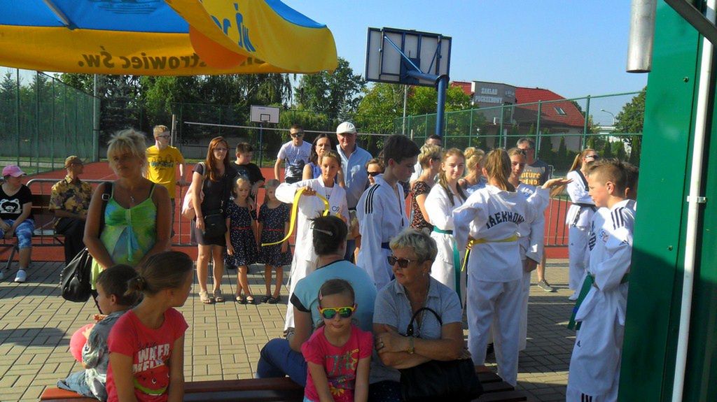 Rodzinny piknik na osiedlu Kolonia Robotnicza