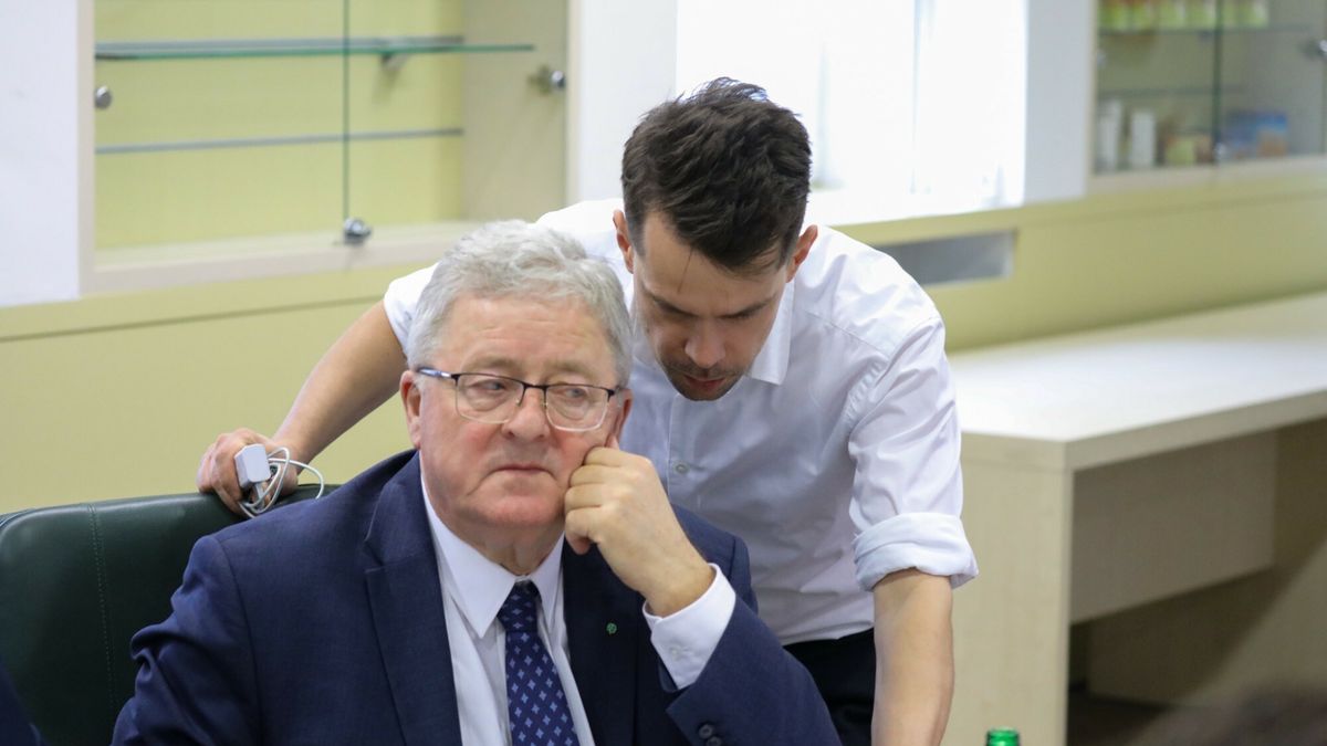 Spotkanie w Warszawie ministra rolnictwa z protestuj?cymi rolnikami
15.02.2024 Warszawa Ministerstwo Rolnictwa i Rozwoju Wsi Spotkanie ministra Czeslawa Siekierskiego z przedstawicielami protestujacych rolnikow Fot. Adam Burakowski/REPORTER
N/z: Czeslaw Siekierski, Michal Kolodziejczak
Adam Burakowski/REPORTER