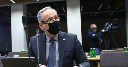Szczepionka na COVID-19. Adam Niedzielski: chętni powinni być zaszczepieni do września