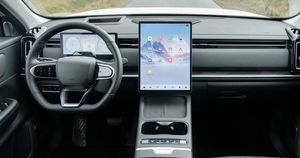 Wnętrze nowoczesnego samochodu