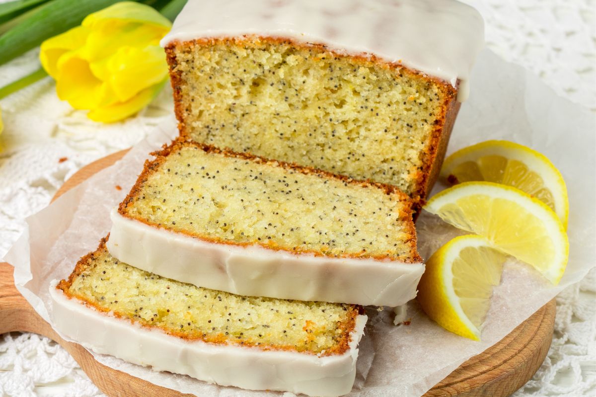 Lemon poppy seed cake: Easy recipe for a delightful treat