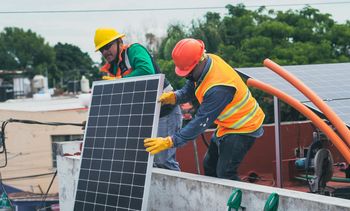 Fotowoltaika z Chin zalewa świat. Oto powód