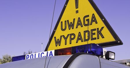 Mazowieckie. Zderzenie samochodu osobowego z busem. Duże utrudnienia na drodze 76