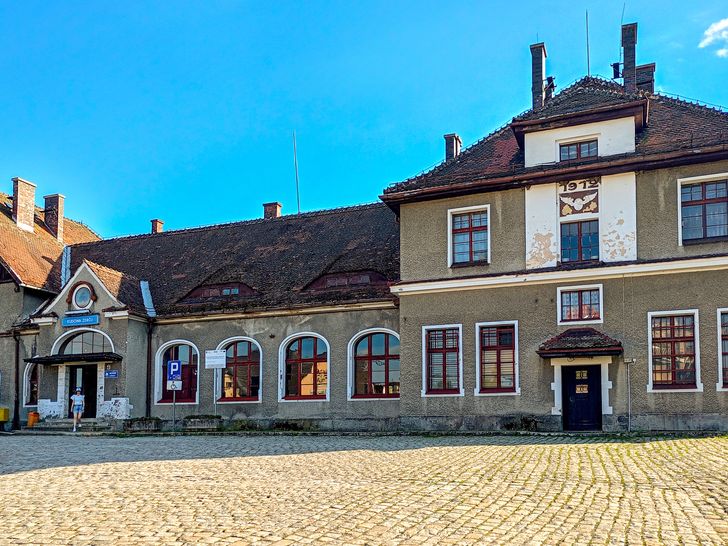 Dworzec w słynnym uzdrowisku doczeka się remontu. Budynek ma 115 lat