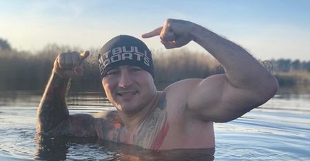 Artur Szpilka na treningu z psami. Nie mogą się od siebie oderwać