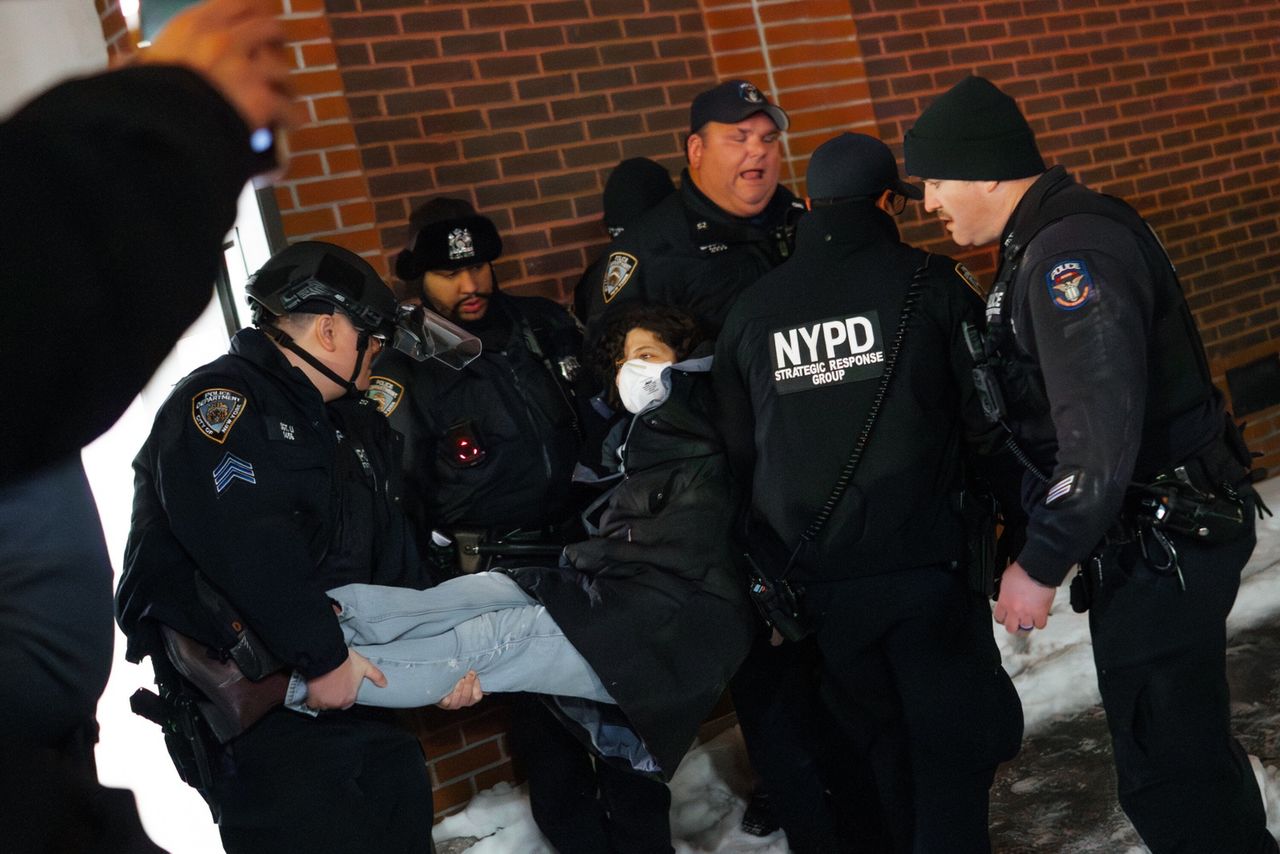 Agent ICE próbował wtargnąć do konsulatu. Jest nota protestacyjna