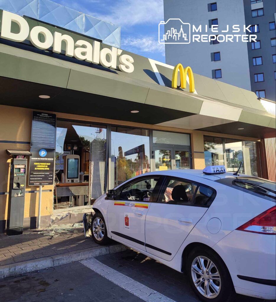 Pijany kierowca przewozu osób wjechał w budynek McDonald’s w Warszawie