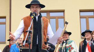 Bukowina Tatrzańska: 55. Nadzwyczajny Zjazd Podhalan. Marszałem Małopolski w góralskim stroju i uroczysta banderia konna