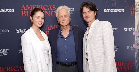 Michael Douglas pochwalił się córką. To kopia Catheriny Zety-Jones?
