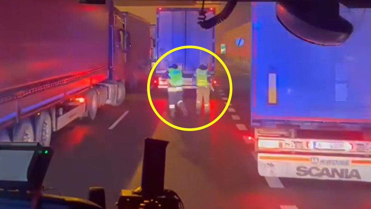 Strażacy biegli trasą S2.