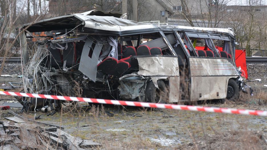 Wypadek autobusu szklnego
