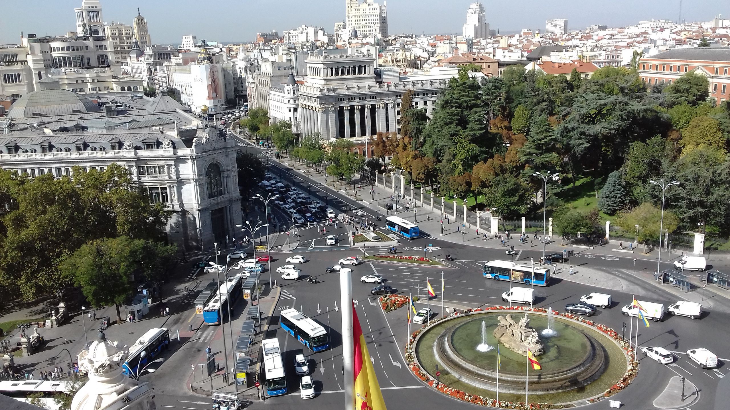 Widok z pałacu Palacio de Cibeles 