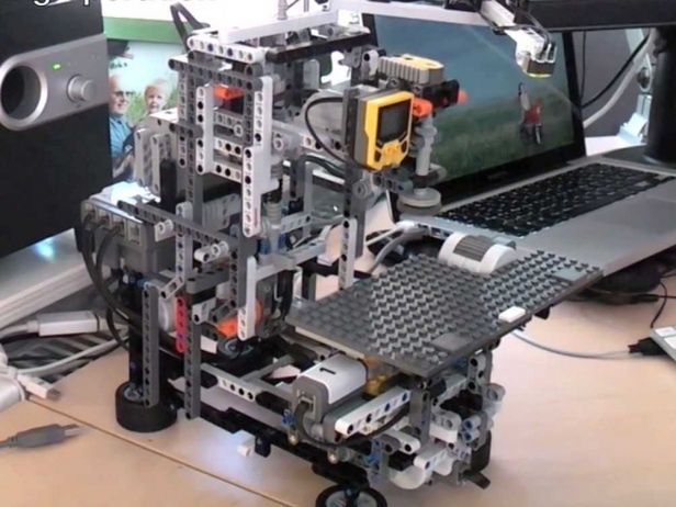 Frezarka zrobiona z LEGO? [wideo]