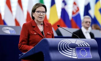 Ewa Kopacz ujawniła, ile ma na koncie. Pensja i emerytura robią wrażenie