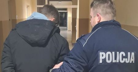 Pobili taksówkarza i odjechali jego autem. 25-latkowie już w rękach policji