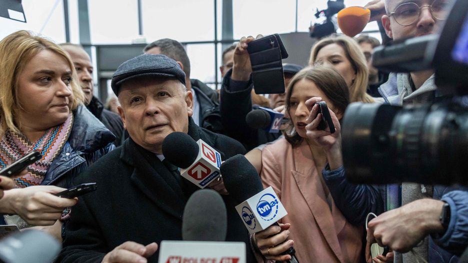 Temporary
Jaroslaw Kaczynski (C), leader of the Polish Law and Justice (PiS) party, is seen as he enters the headquarters of Polish Public TV in Warsaw, on December 20, 2023. Poland's pro-EU government announced it has sacked authorities at state media outlets, widely seen as government mouthpieces during the right-wing populists' time in power. (Photo by Wojtek Radwanski / AFP)
WOJTEK RADWANSKI