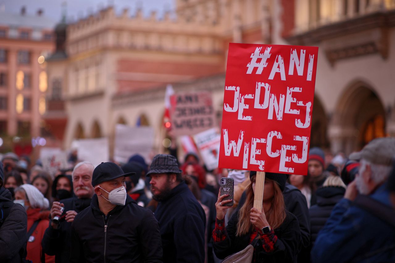 Zapalono znicze dla Izy z Pszczyny. Ktoś je zniszczył