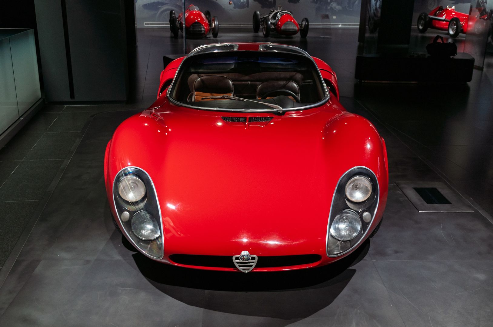 Klasyczna Alfa Romeo 33 Stradale (1967)