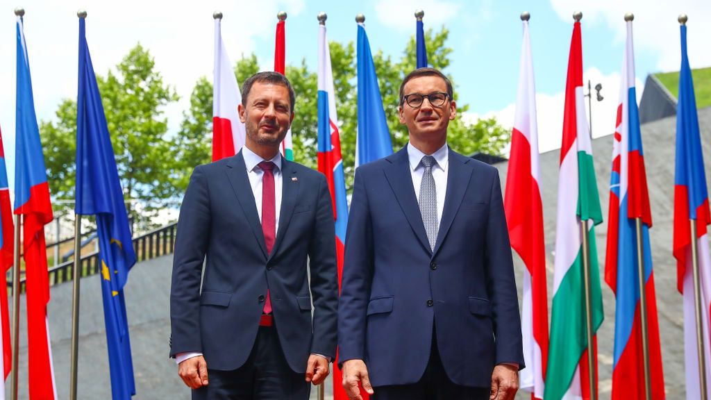 Na zdjęciu premierzy Słowacji Eduard Heger i Polski Mateusz Morawiecki