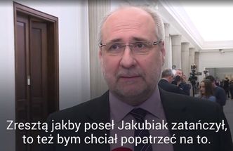 Poseł Kukiz'15 o posłankach tańczących na stole. "Nie mówię, żebym nie chciał"