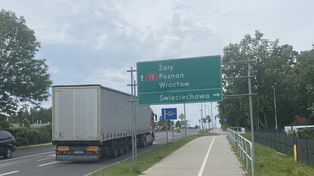 Kiedy ruszy budowa ścieżki rowerowej przy niebezpiecznej drodze z Leszna? Zamiast GDDKiA drogę wybudują samorządy