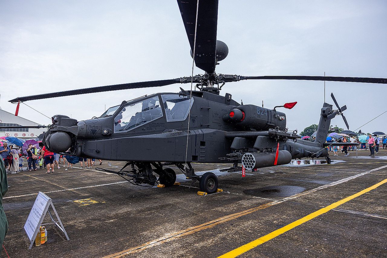 Śmigłowiec AH-64E Apache w bazie powietrznej Chiayi na Tajwanie