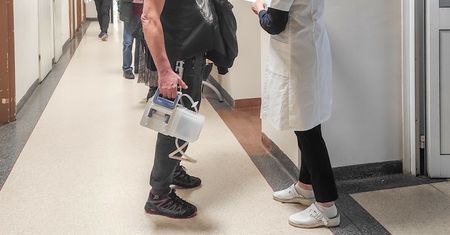 Lekarze zarabiający powyżej 100 tys. zł miesięcznie. Są nowe dane